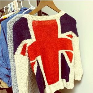 Forever 21: Vintage London Sweater